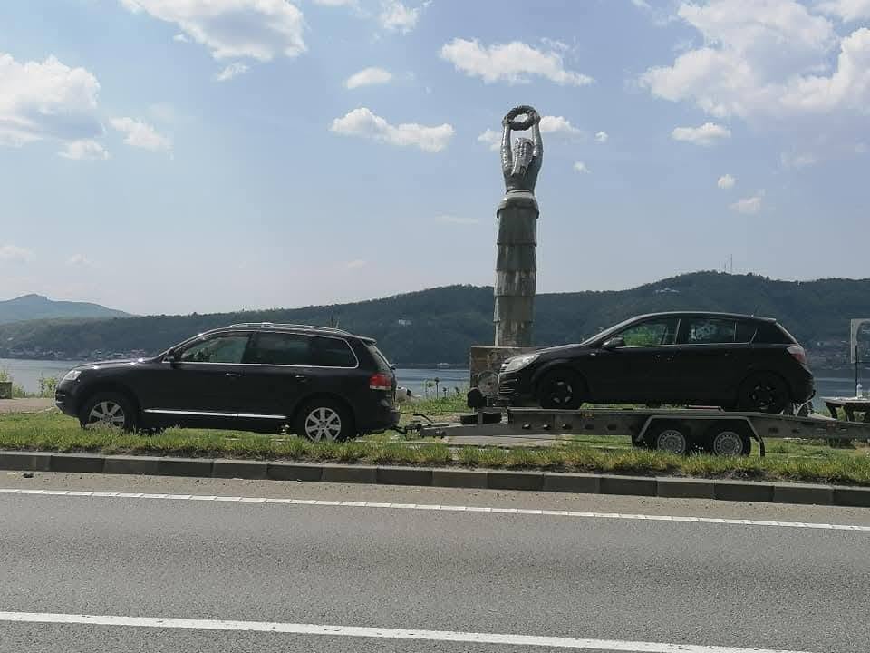 Transport de autoturism pe platformă